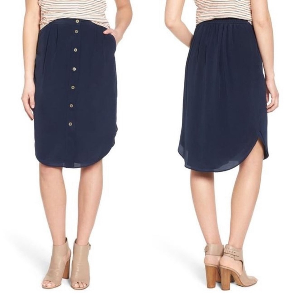 Madewell - women’s Navy blue 100% silk button up midi skirt curved hem size XS